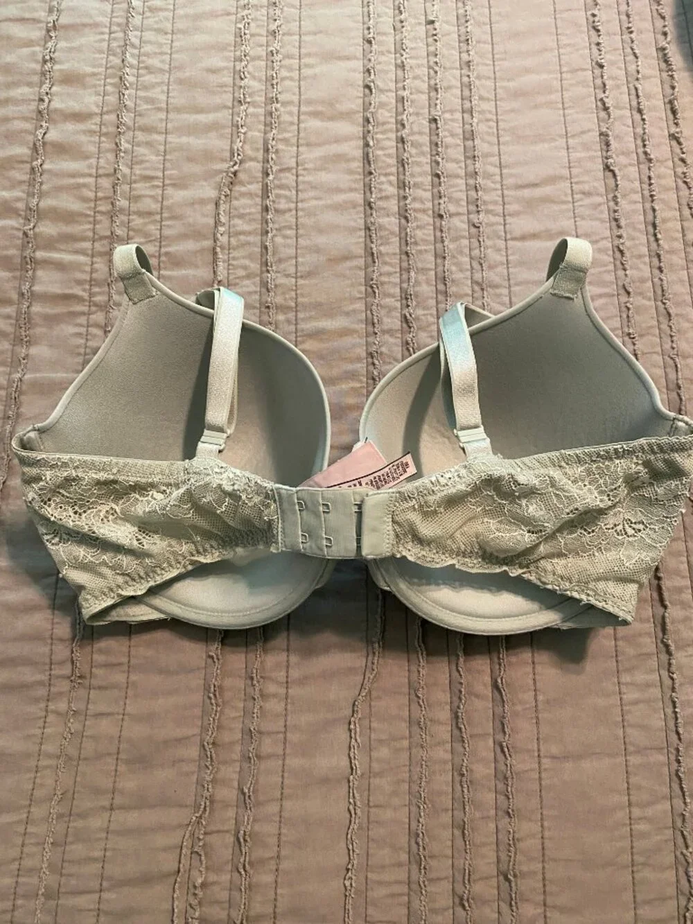 Victoria’s Secret - 36DDD - Lightly Lined T-Shirt Demi Bra - Pale Green Lace
